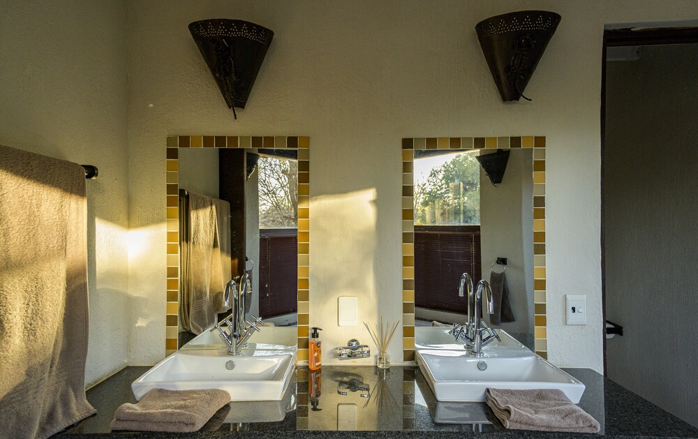 Leopard's Lair Bush Lodge
