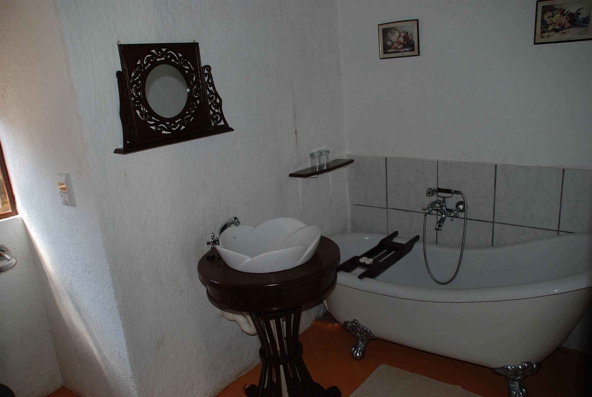 Royal Bakoena Lodge - Hamilton Parks
