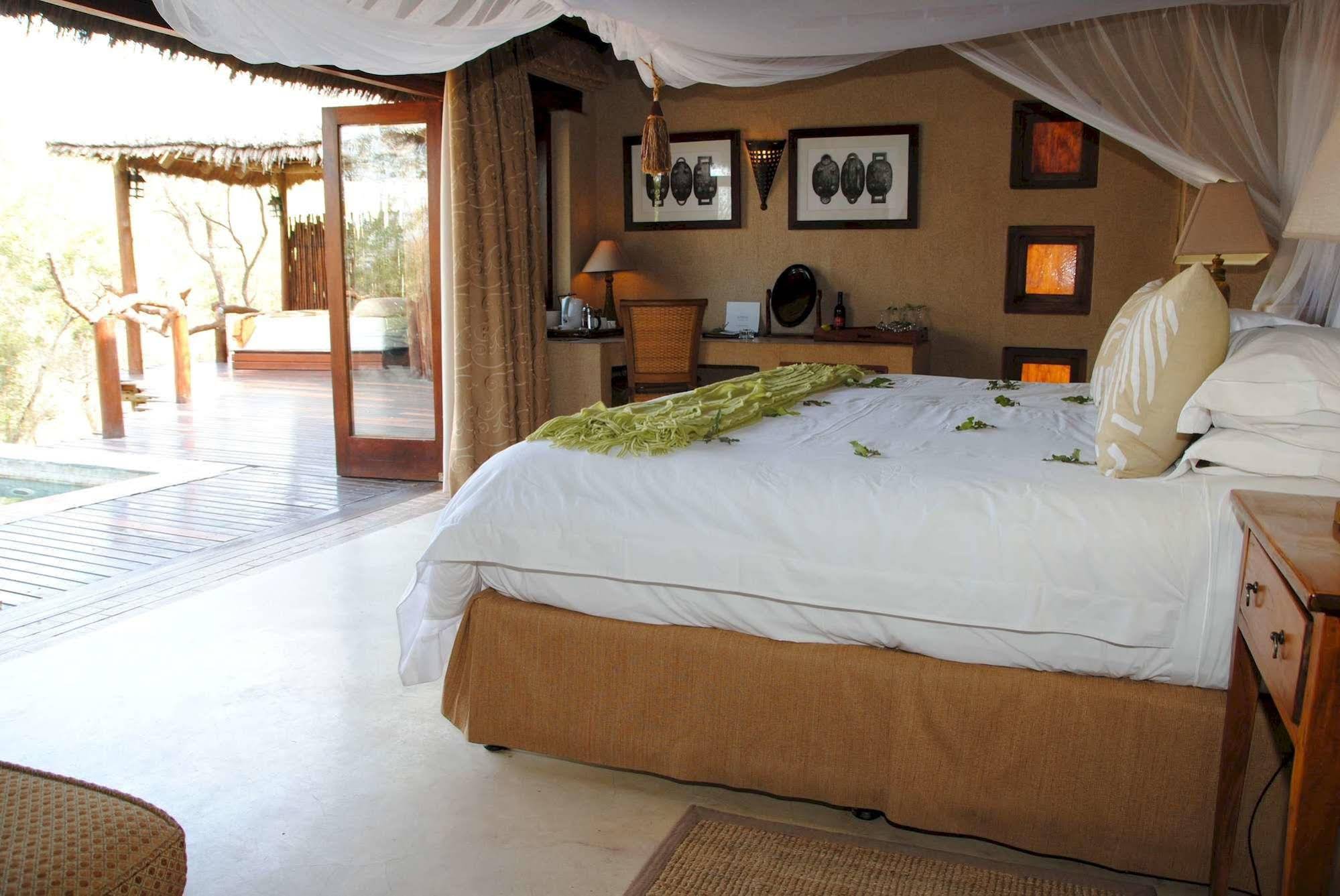 Thornybush Simbambilli Game Lodge