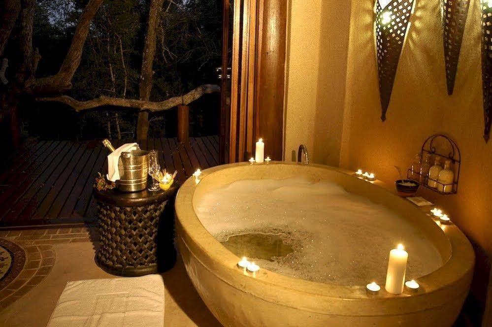 Thornybush Simbambilli Game Lodge