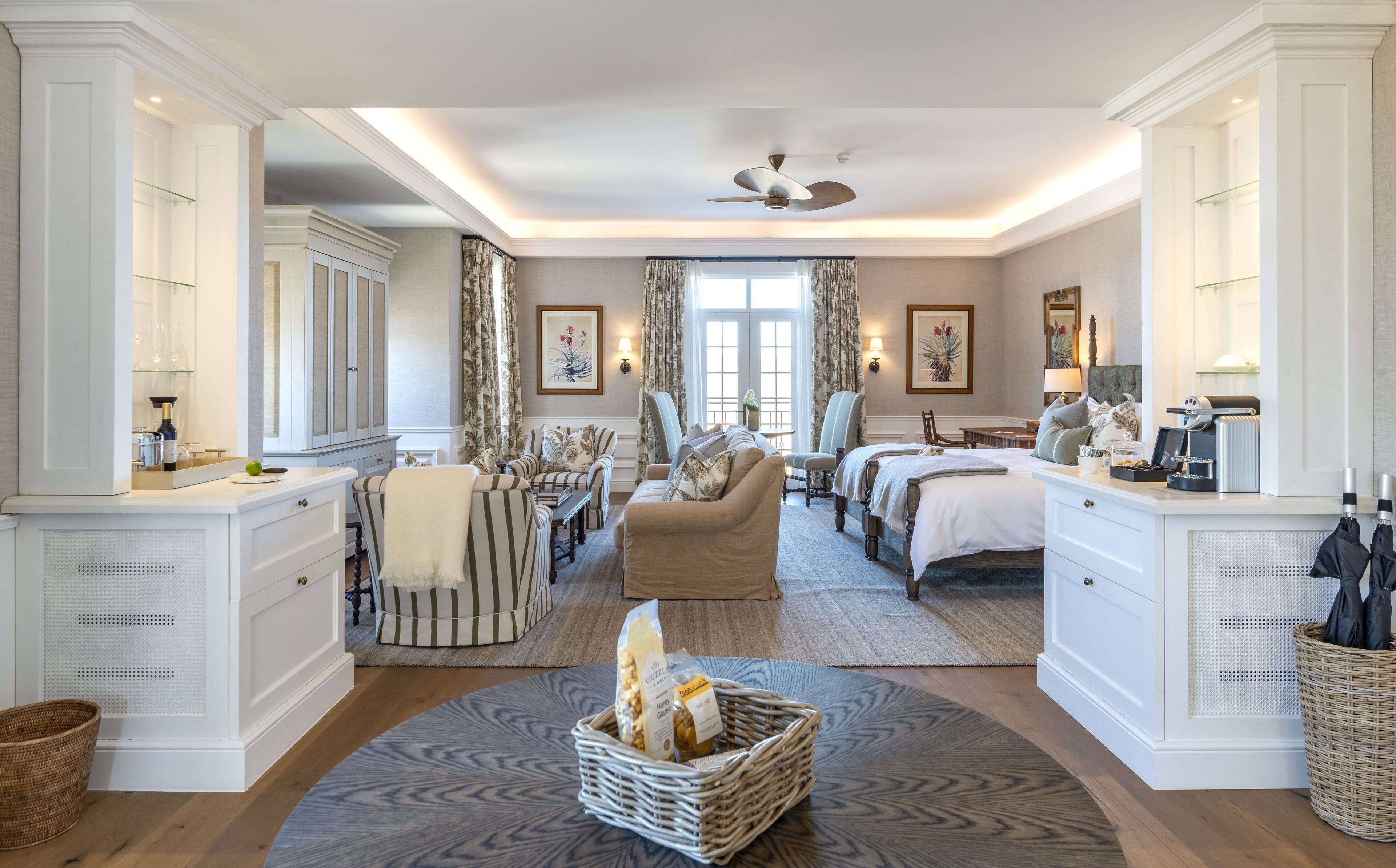Long Lee Manor