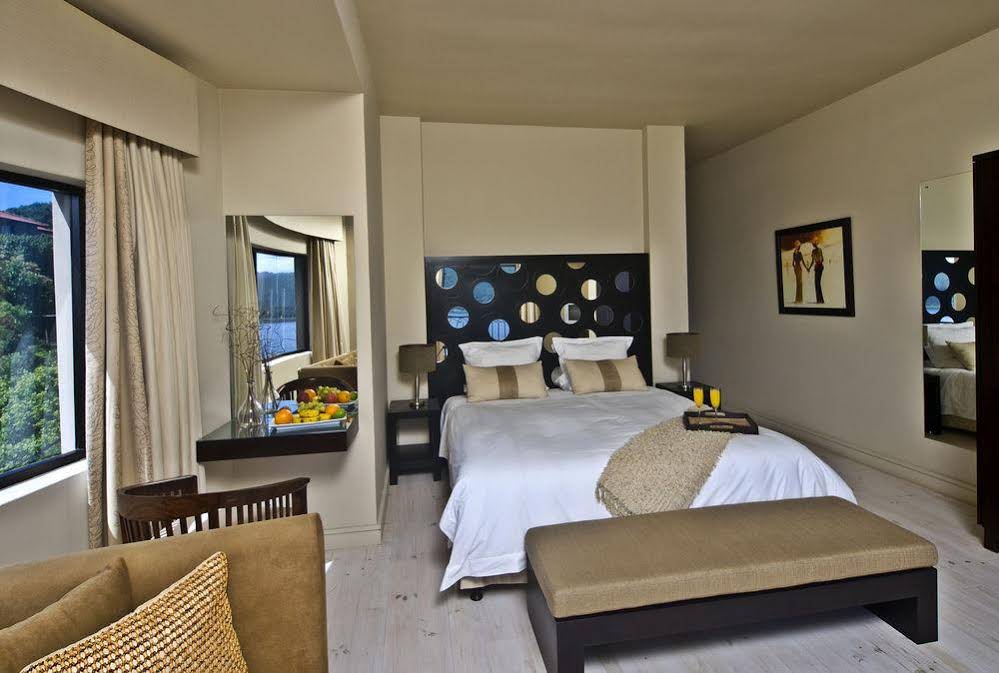 Lodge On The Lake Accommodation and Wellness Spa