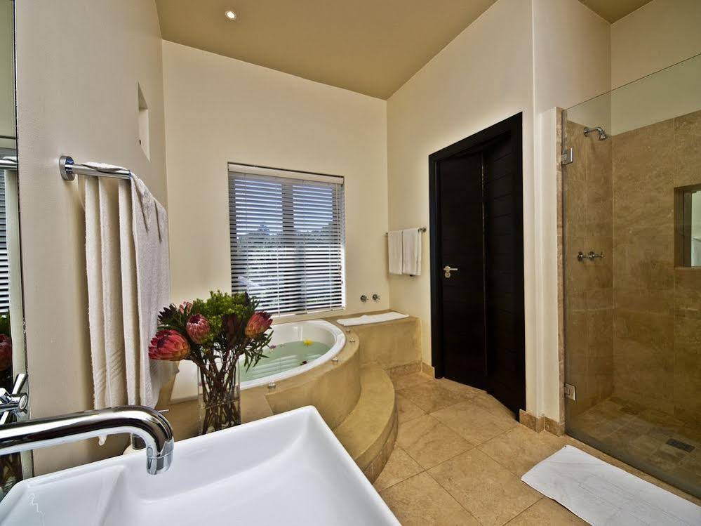 Lodge On The Lake Accommodation and Wellness Spa