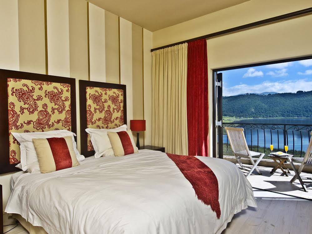 Lodge On The Lake Accommodation and Wellness Spa