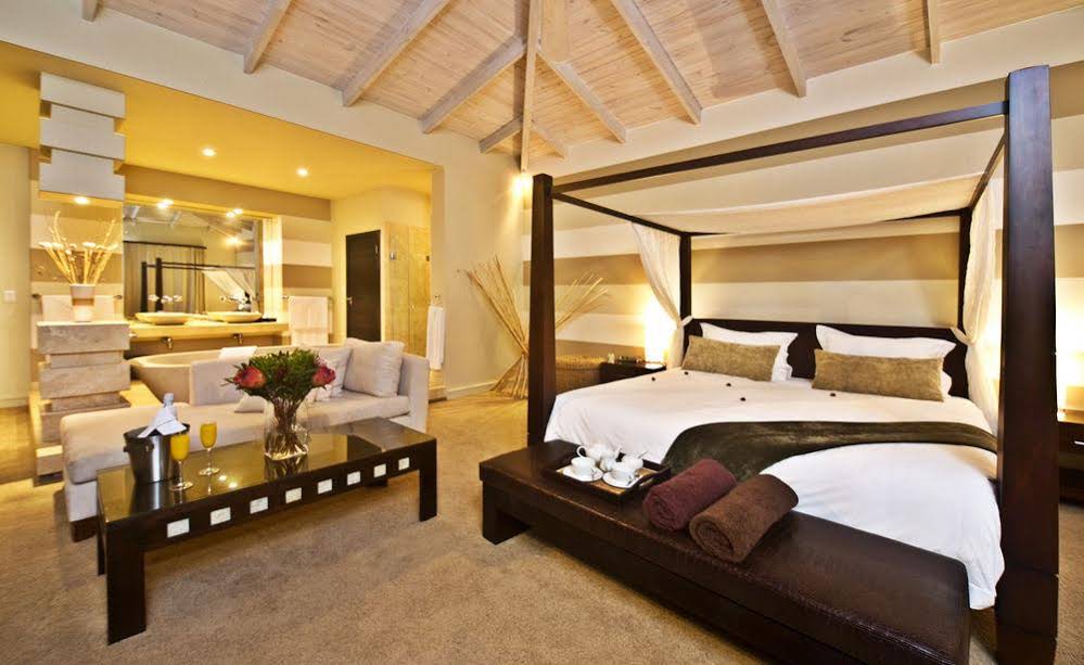 Lodge On The Lake Accommodation and Wellness Spa