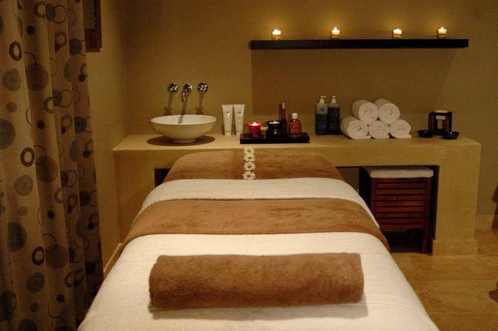 Lodge On The Lake Accommodation and Wellness Spa