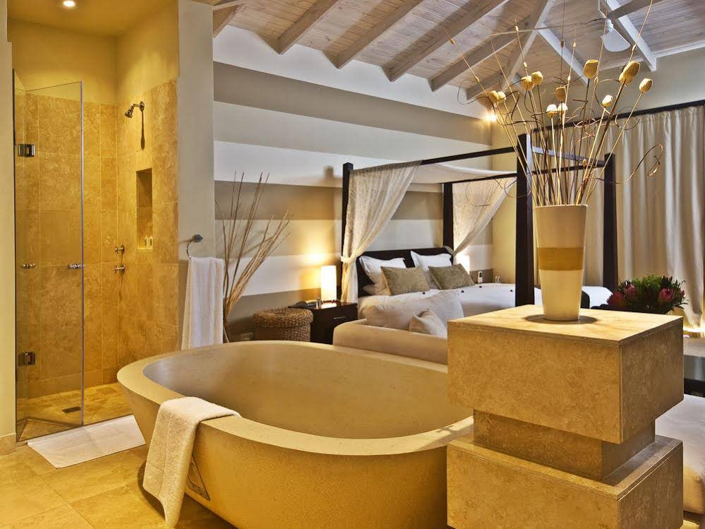 Lodge On The Lake Accommodation and Wellness Spa