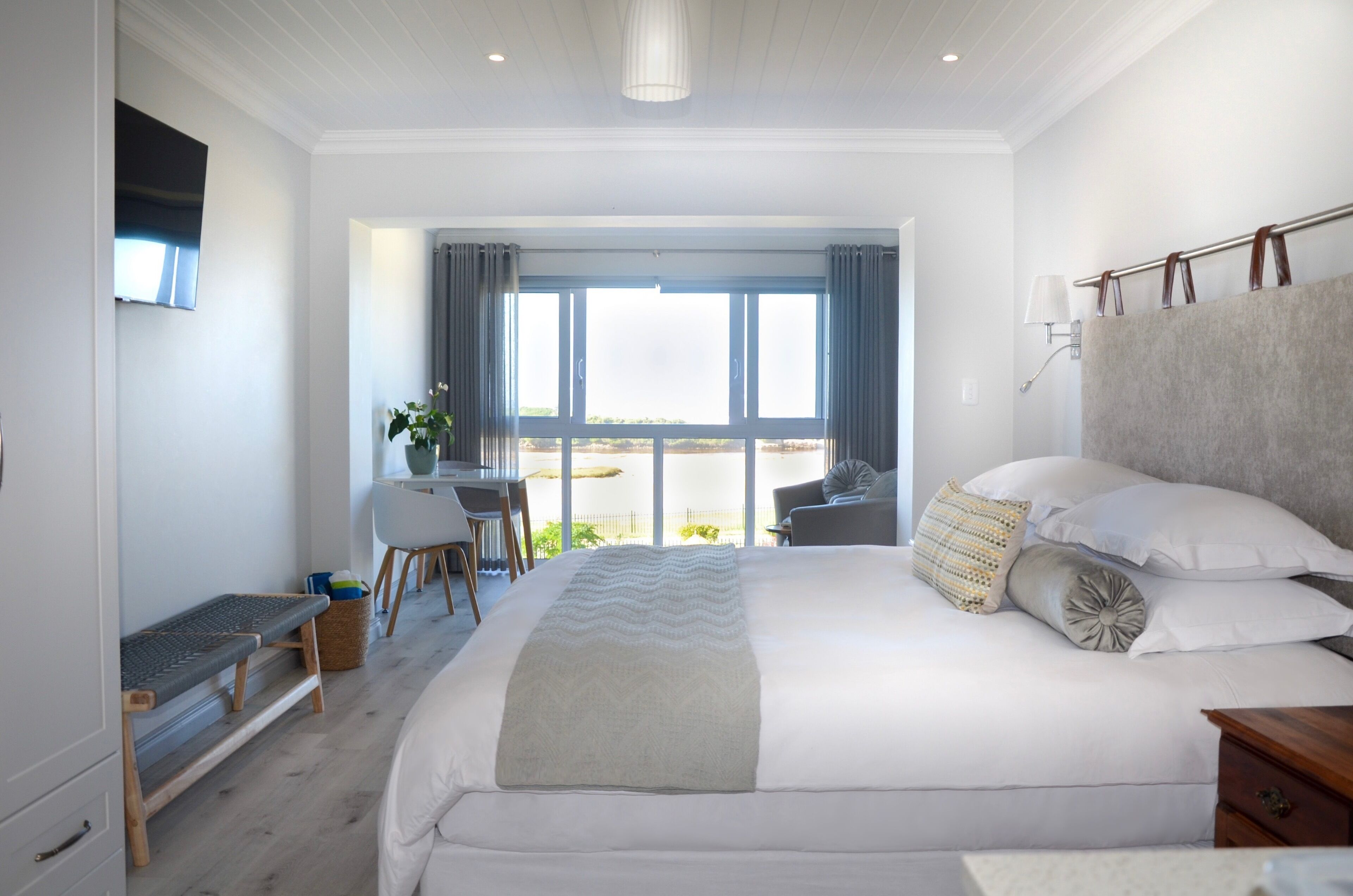 Serenity Ocean Lodge