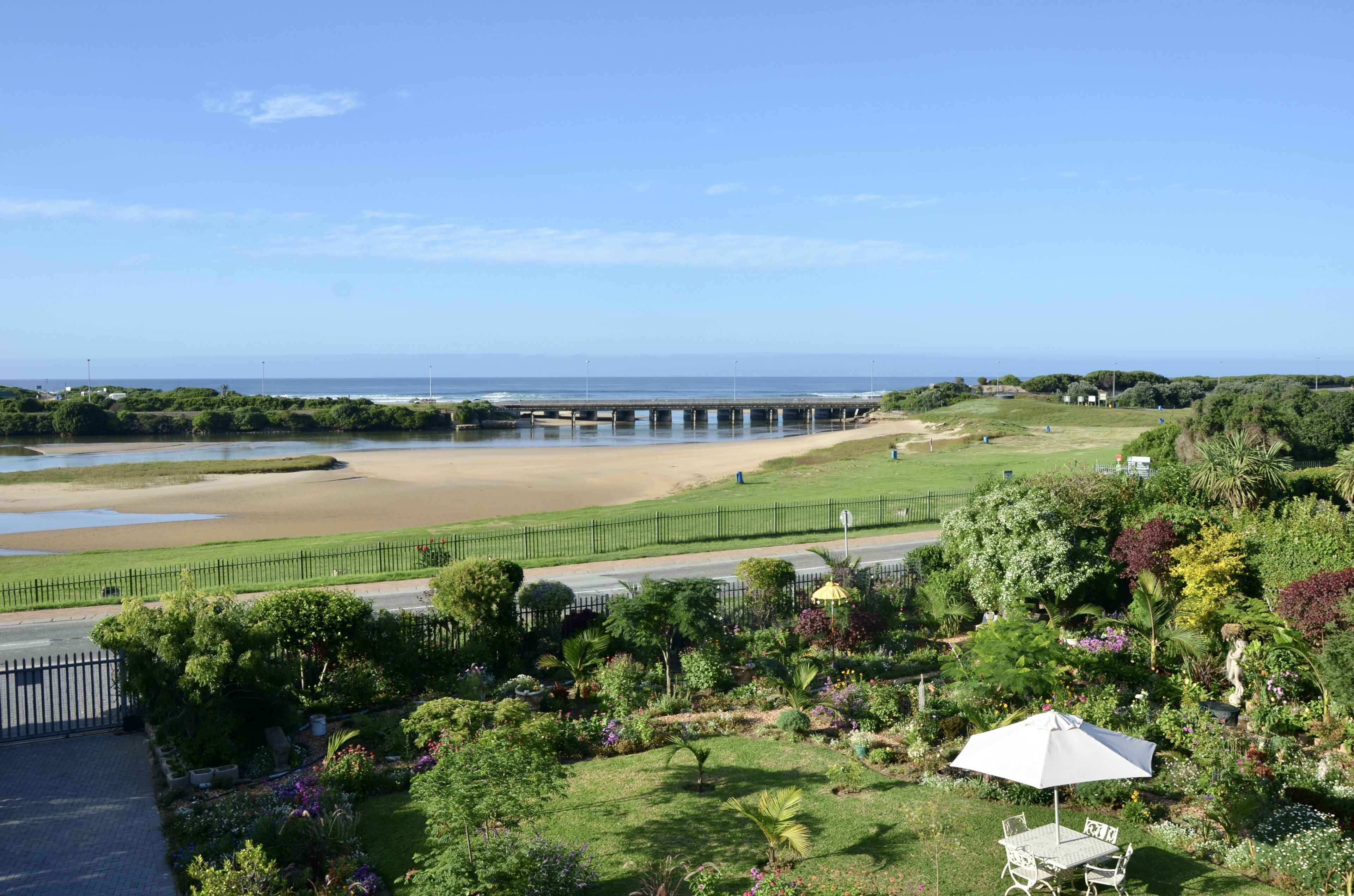 Serenity Ocean Lodge