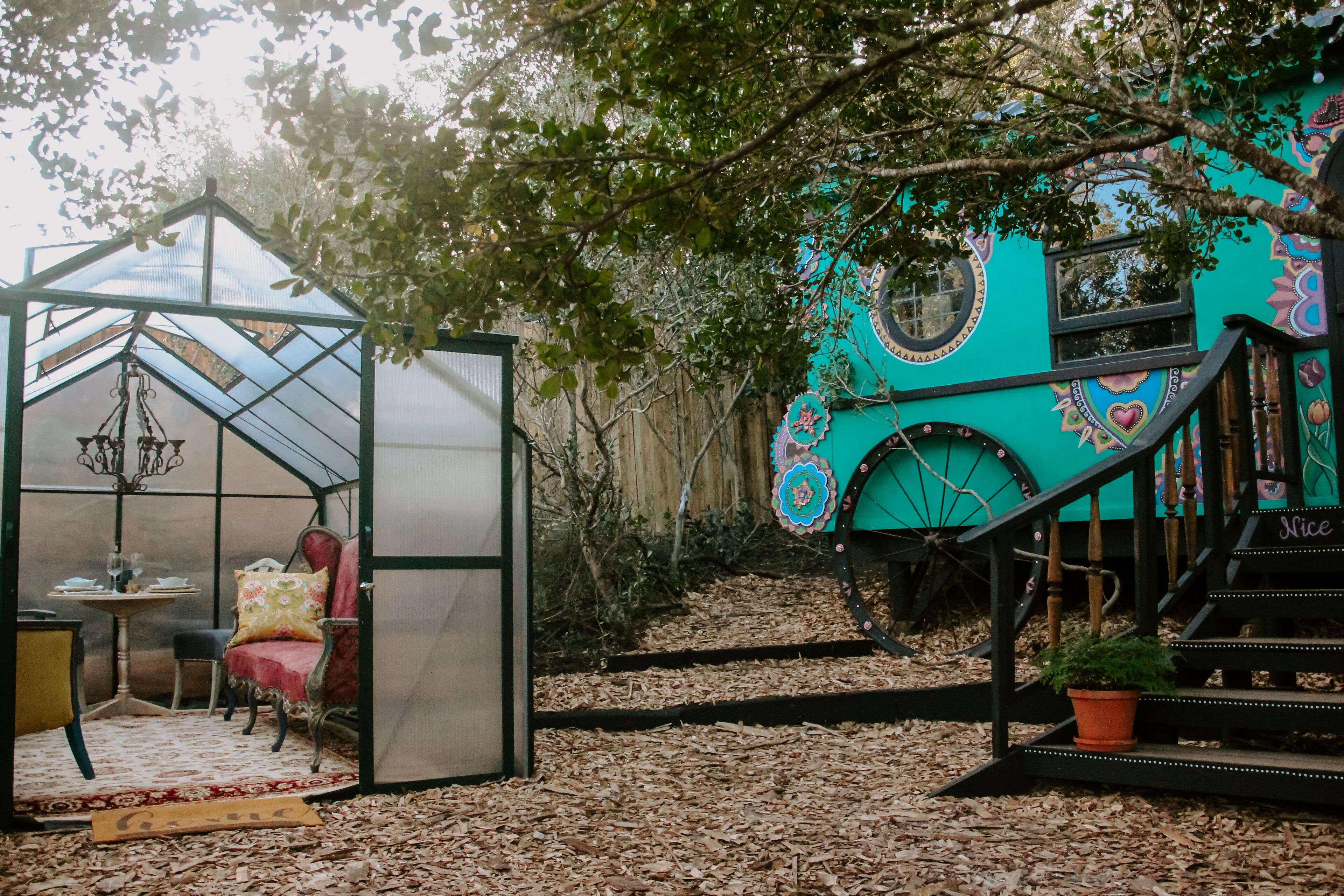 Treedom Villas And Vardos