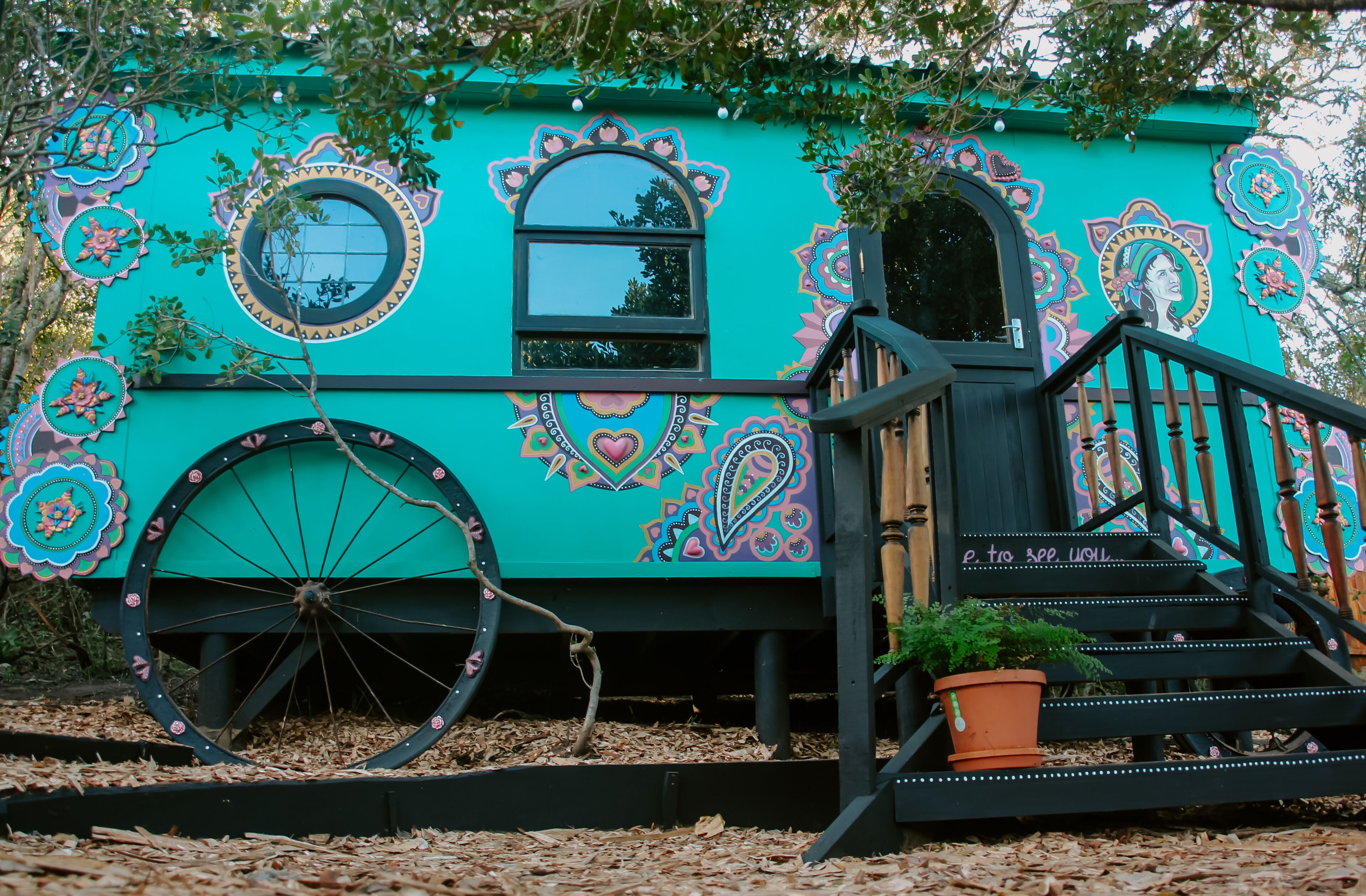 Treedom Villas And Vardos