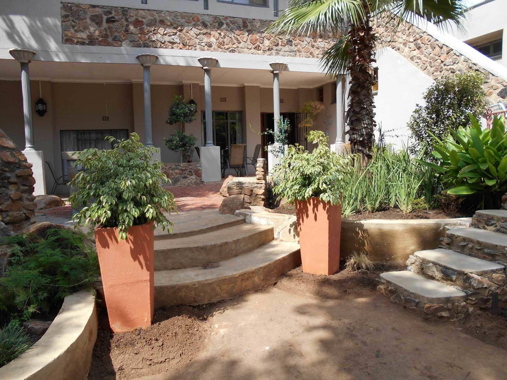 @Four Guest House Brits