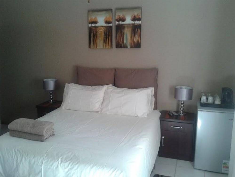 @Four Guest House Brits