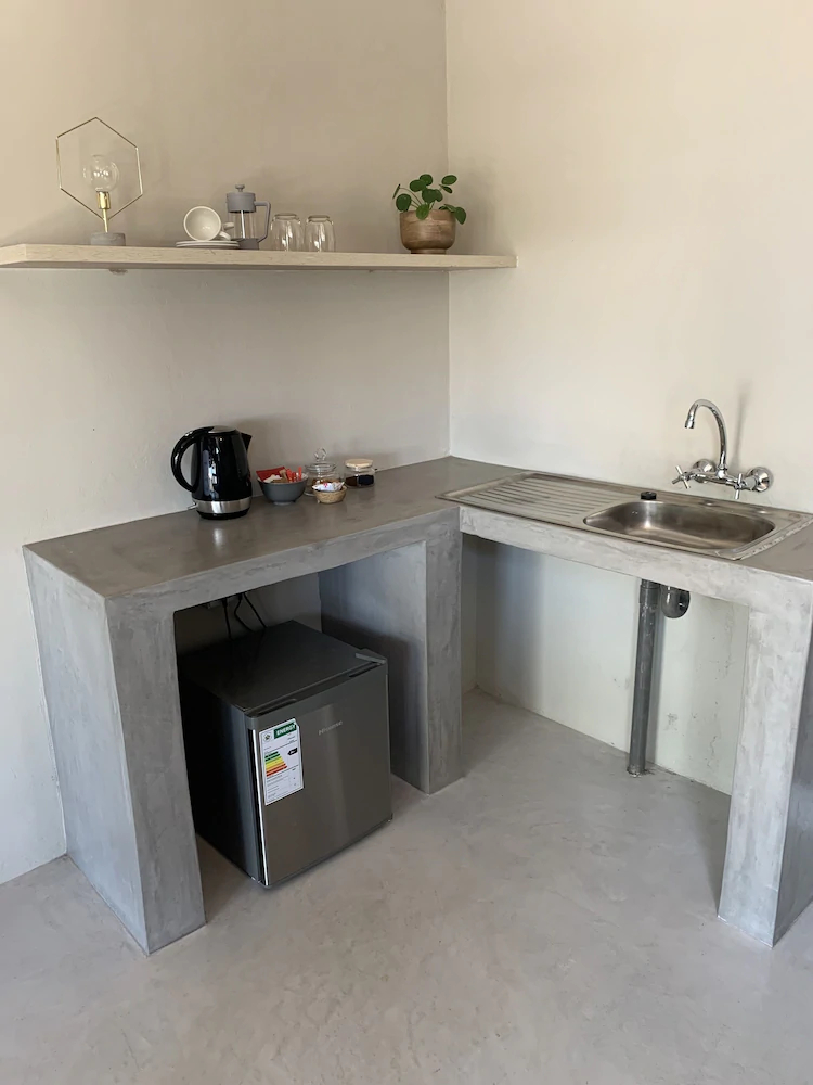 Lighthouse Guesthouse & Cafe