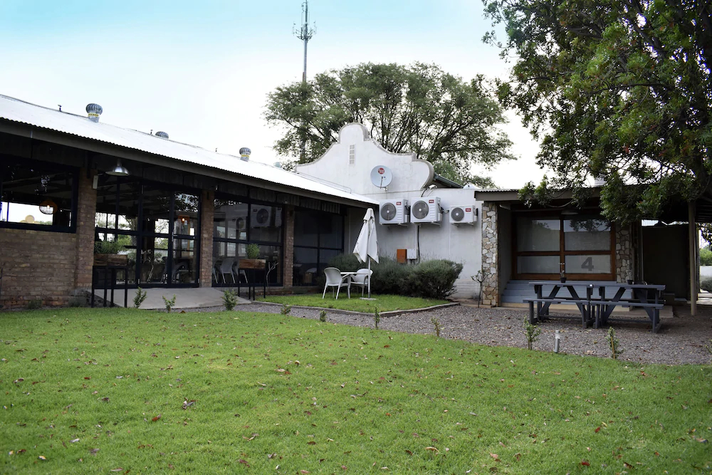 Lighthouse Guesthouse & Cafe