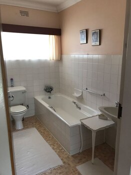 Rosewood Corner Bed & Breakfast