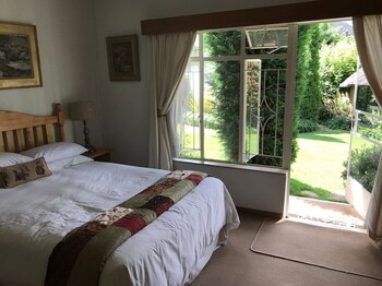 Rosewood Corner Bed & Breakfast