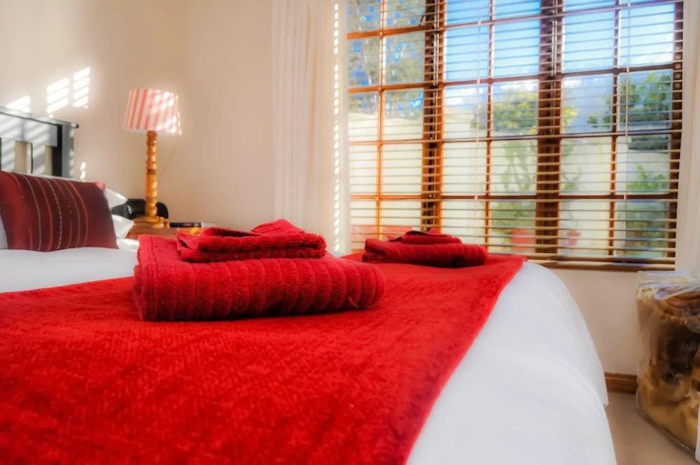 Aan De Bergen Guesthouse