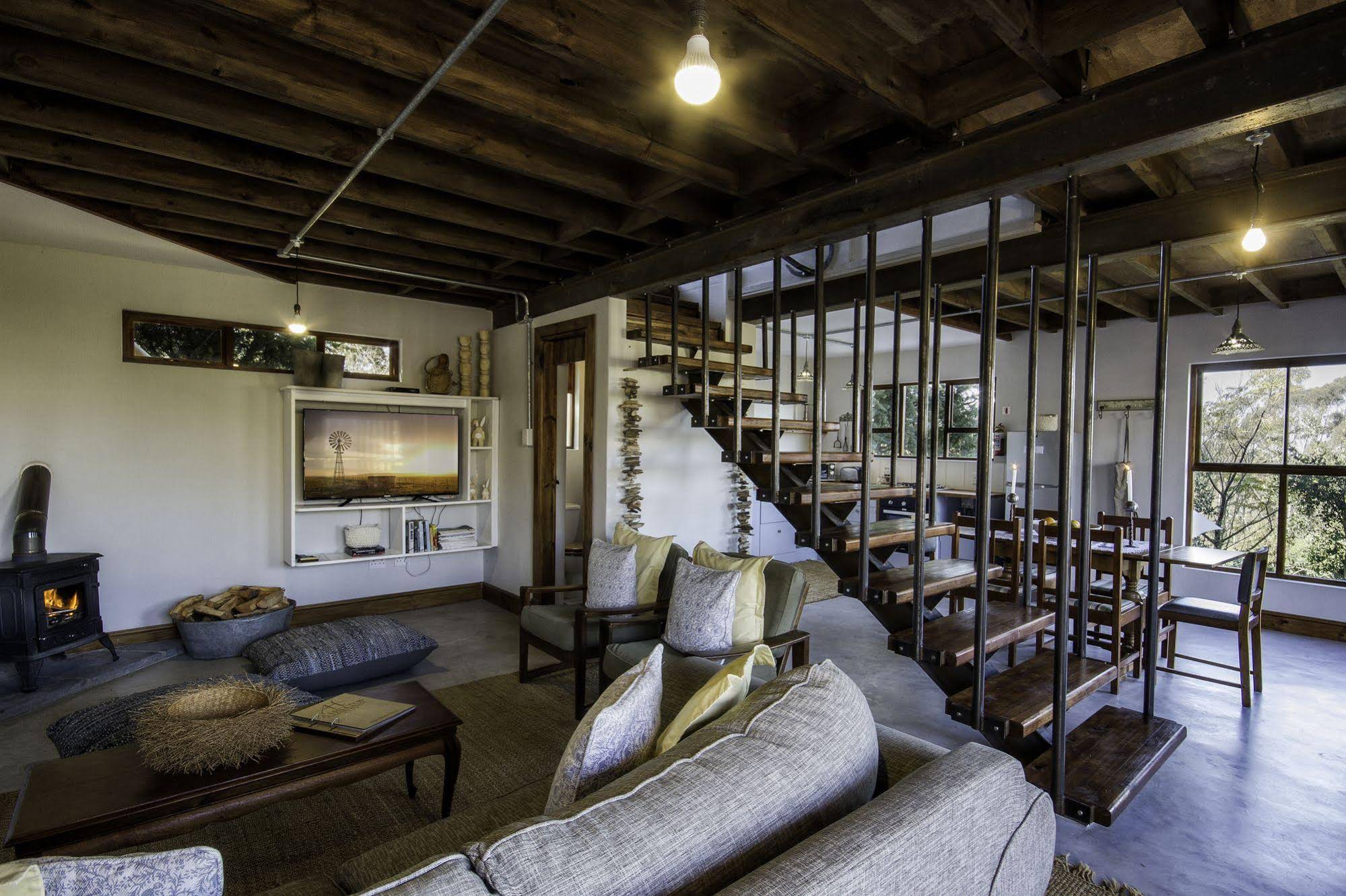 A Hilltop Country Retreat