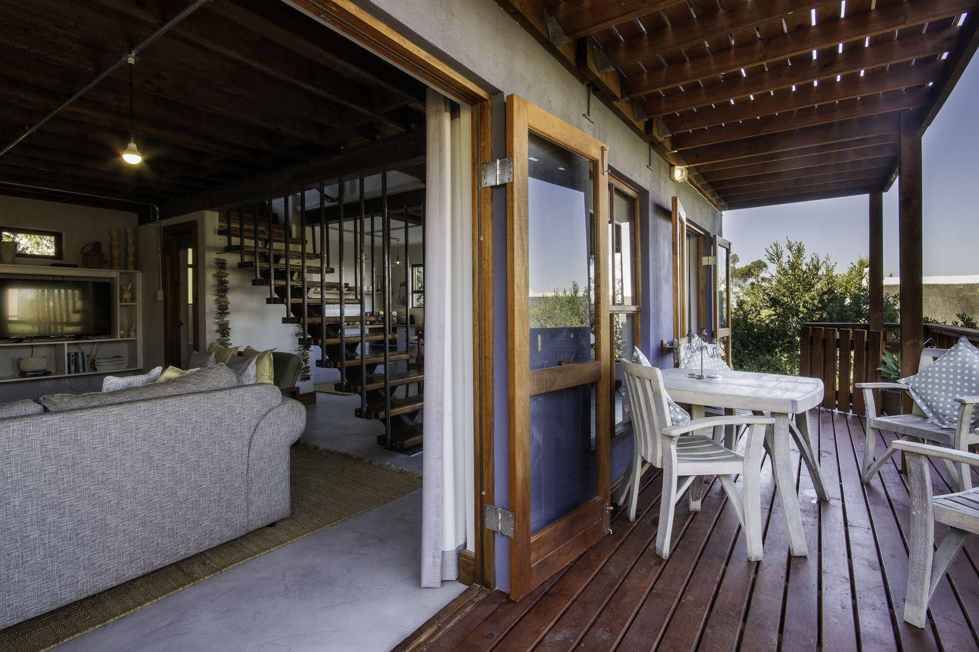 A Hilltop Country Retreat