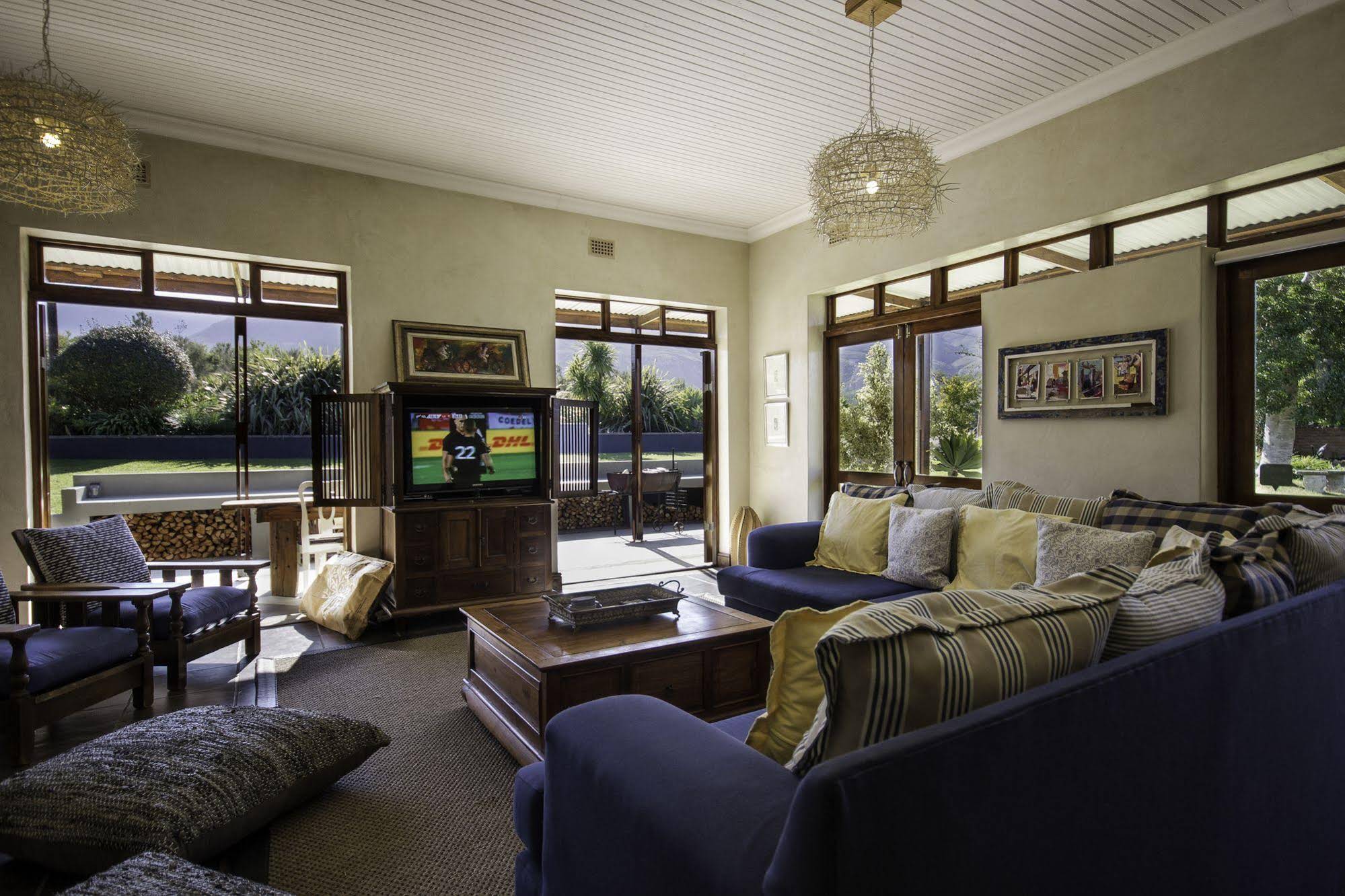 A Hilltop Country Retreat