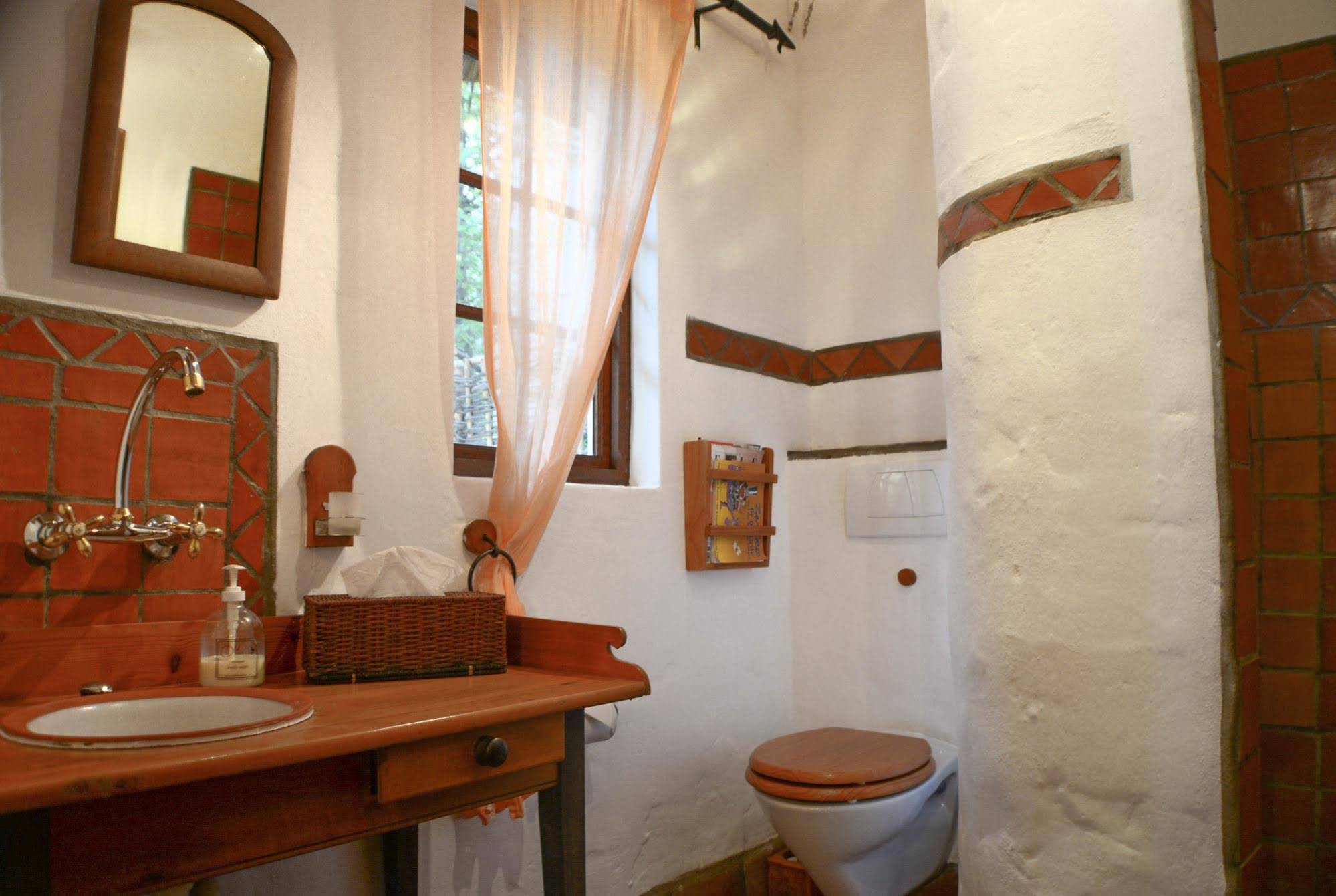 Old Thatch Lodge