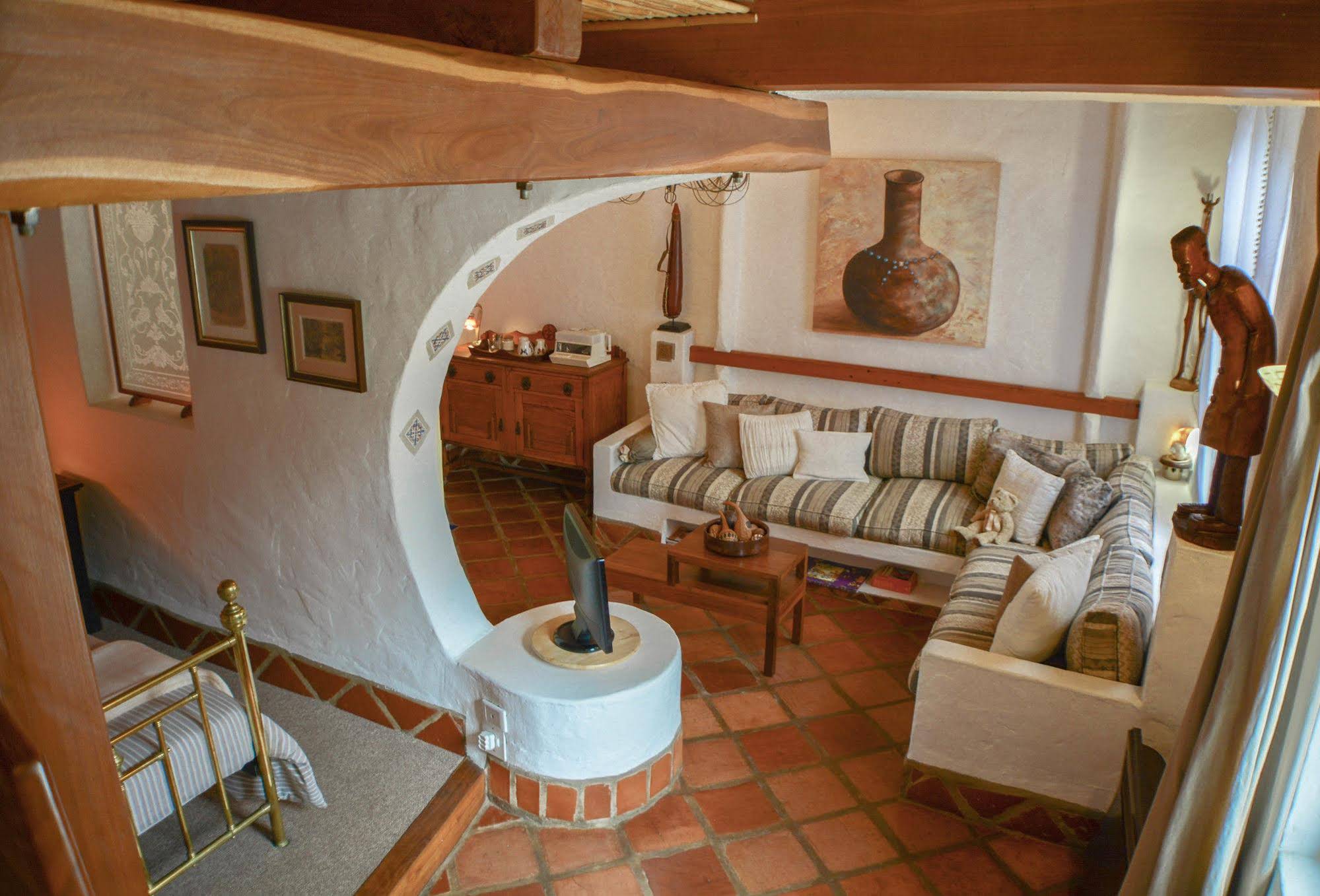 Old Thatch Lodge
