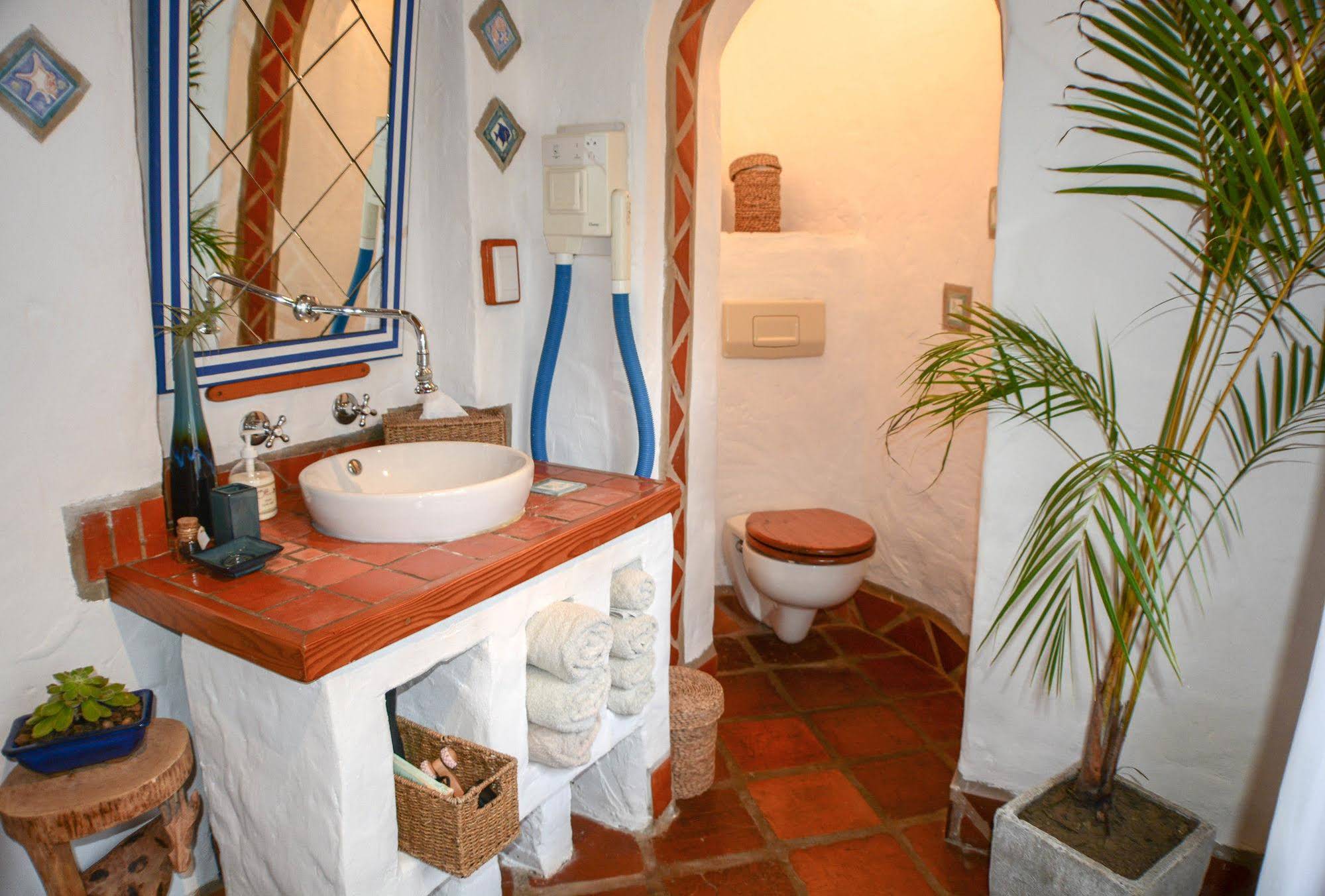 Old Thatch Lodge