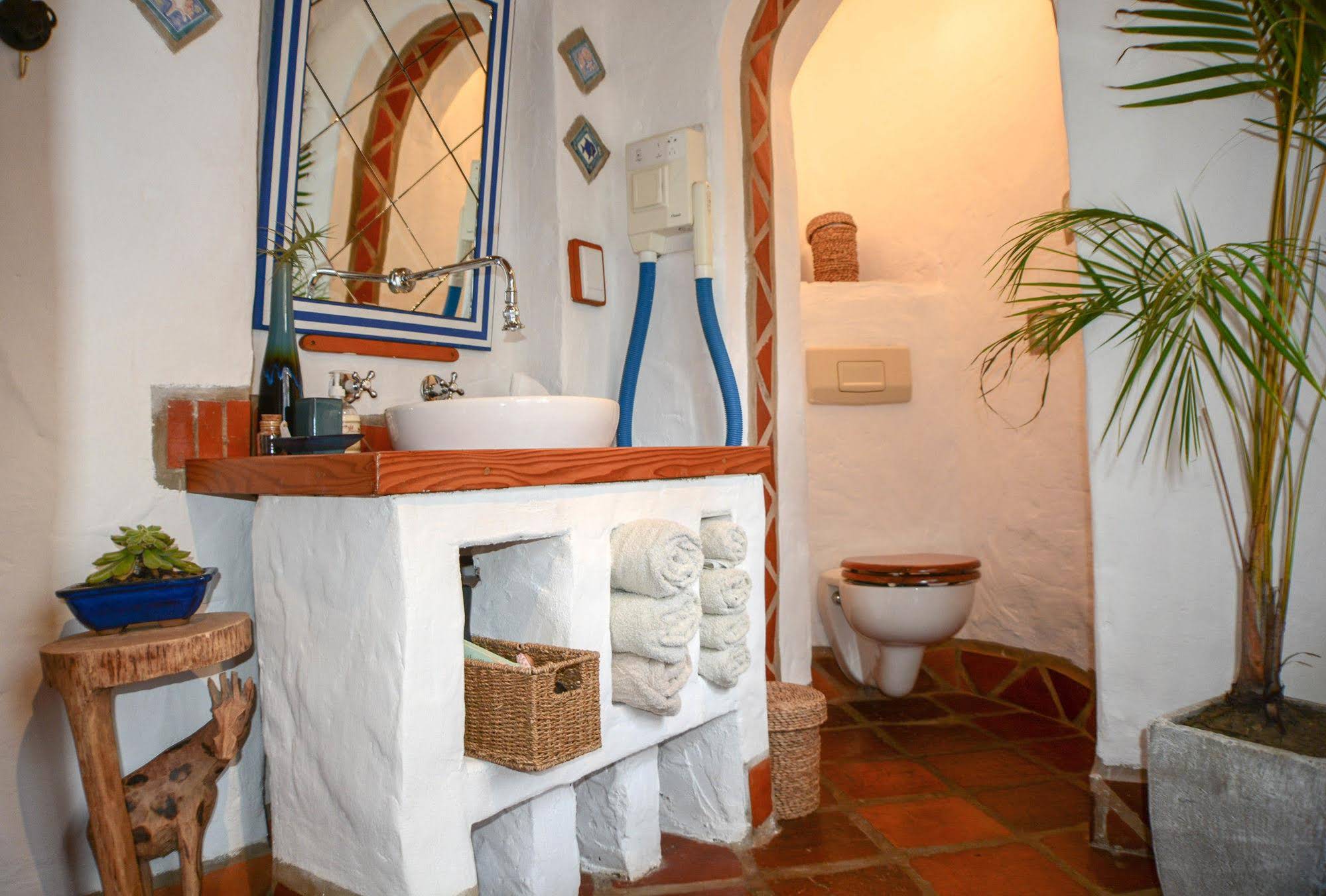 Old Thatch Lodge