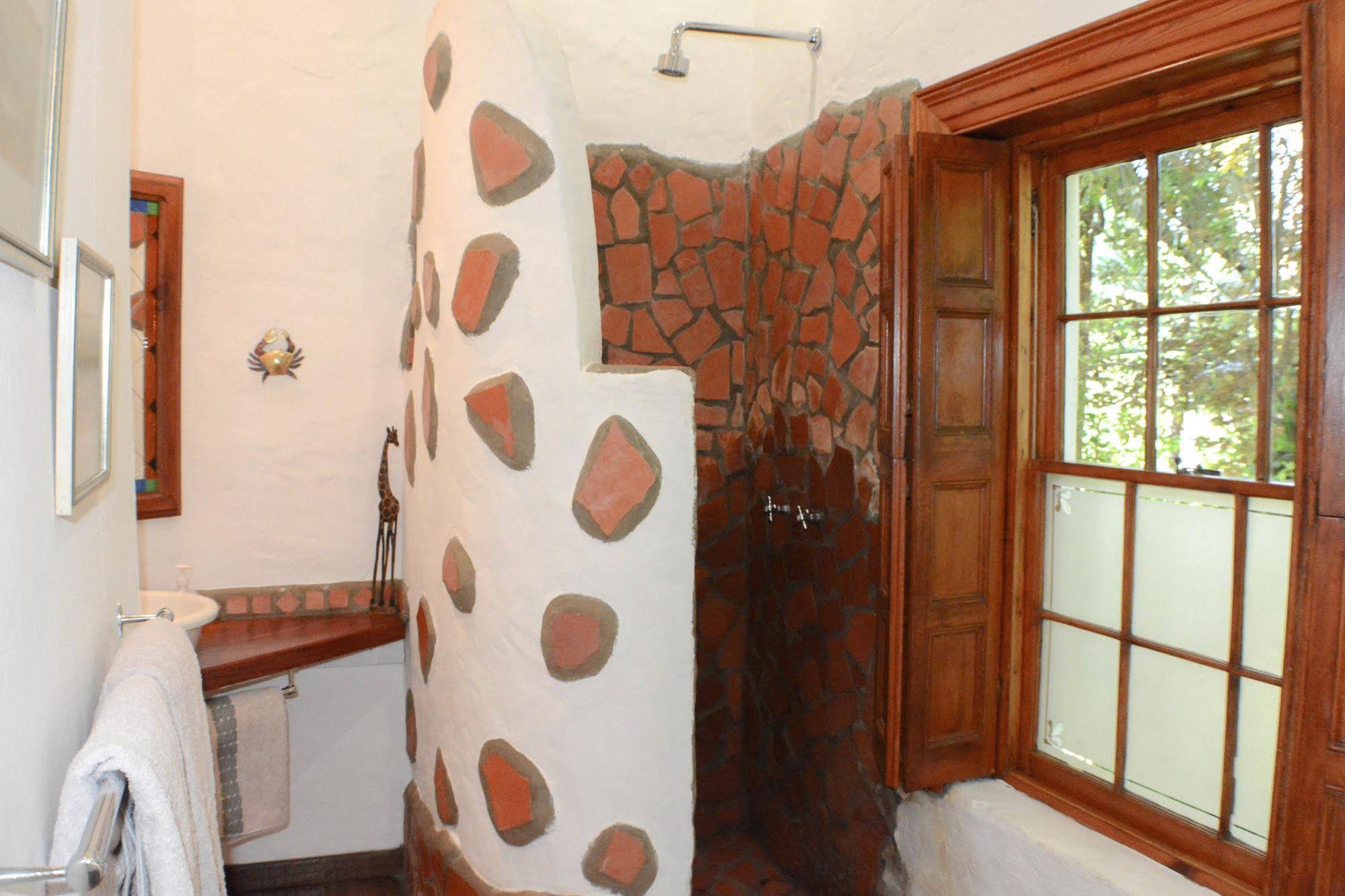 Old Thatch Lodge