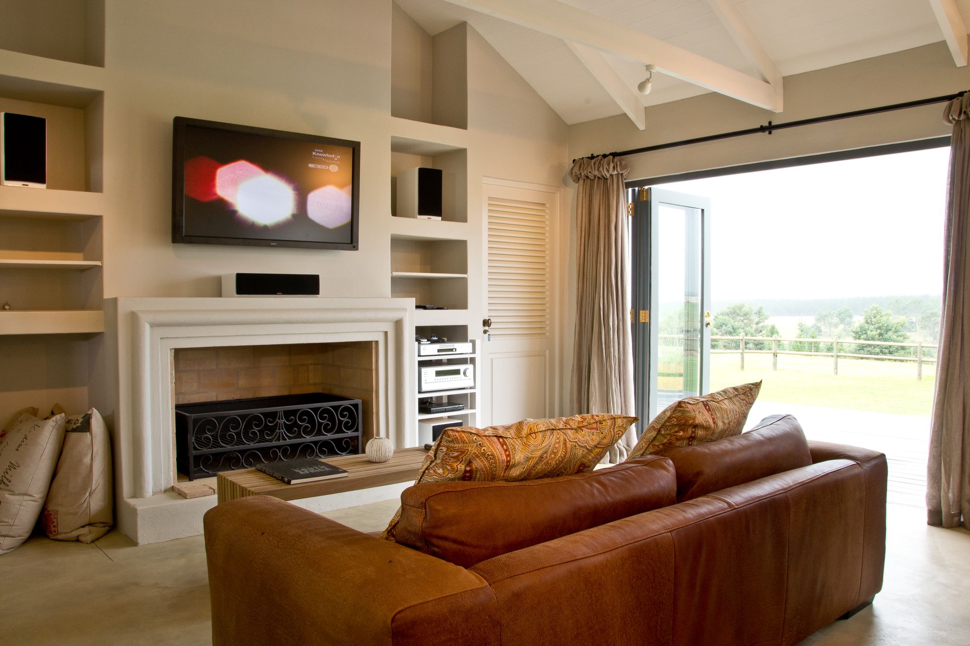 Rare Earth Country House