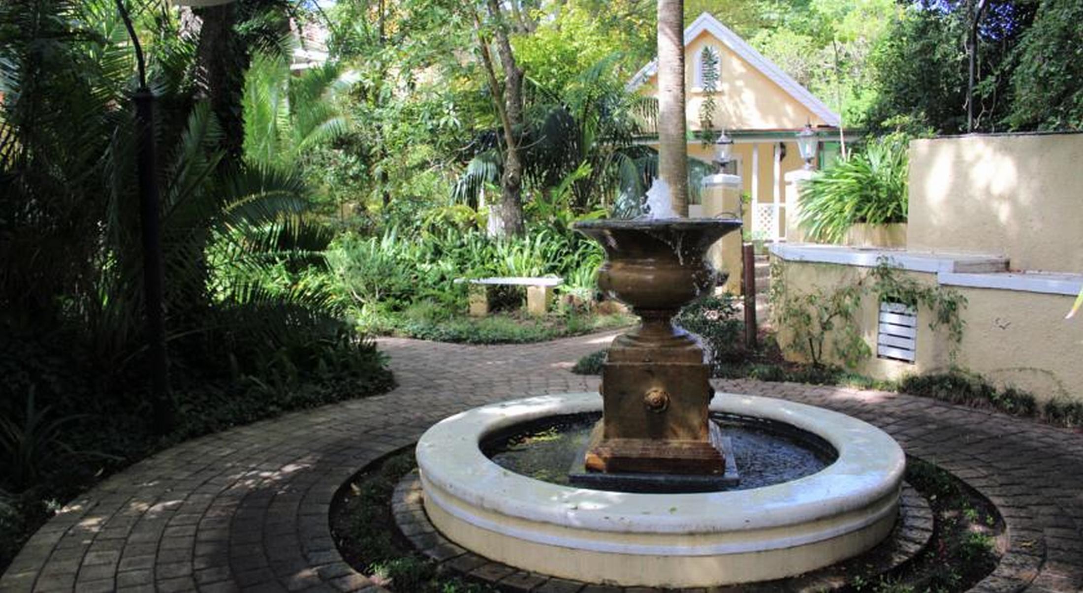 Hacklewood Hill Country House