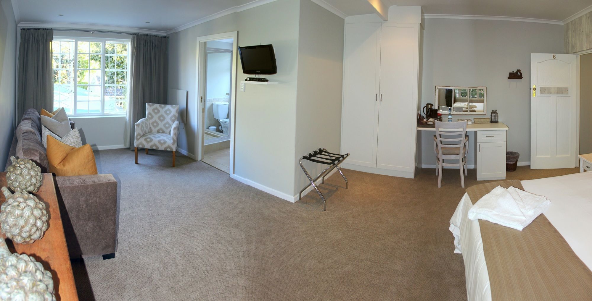 Lodge on Main Guest House and Conference Centre