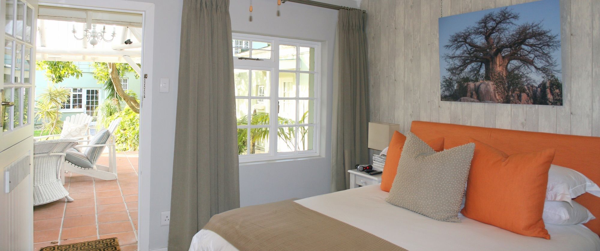 Lodge on Main Guest House and Conference Centre