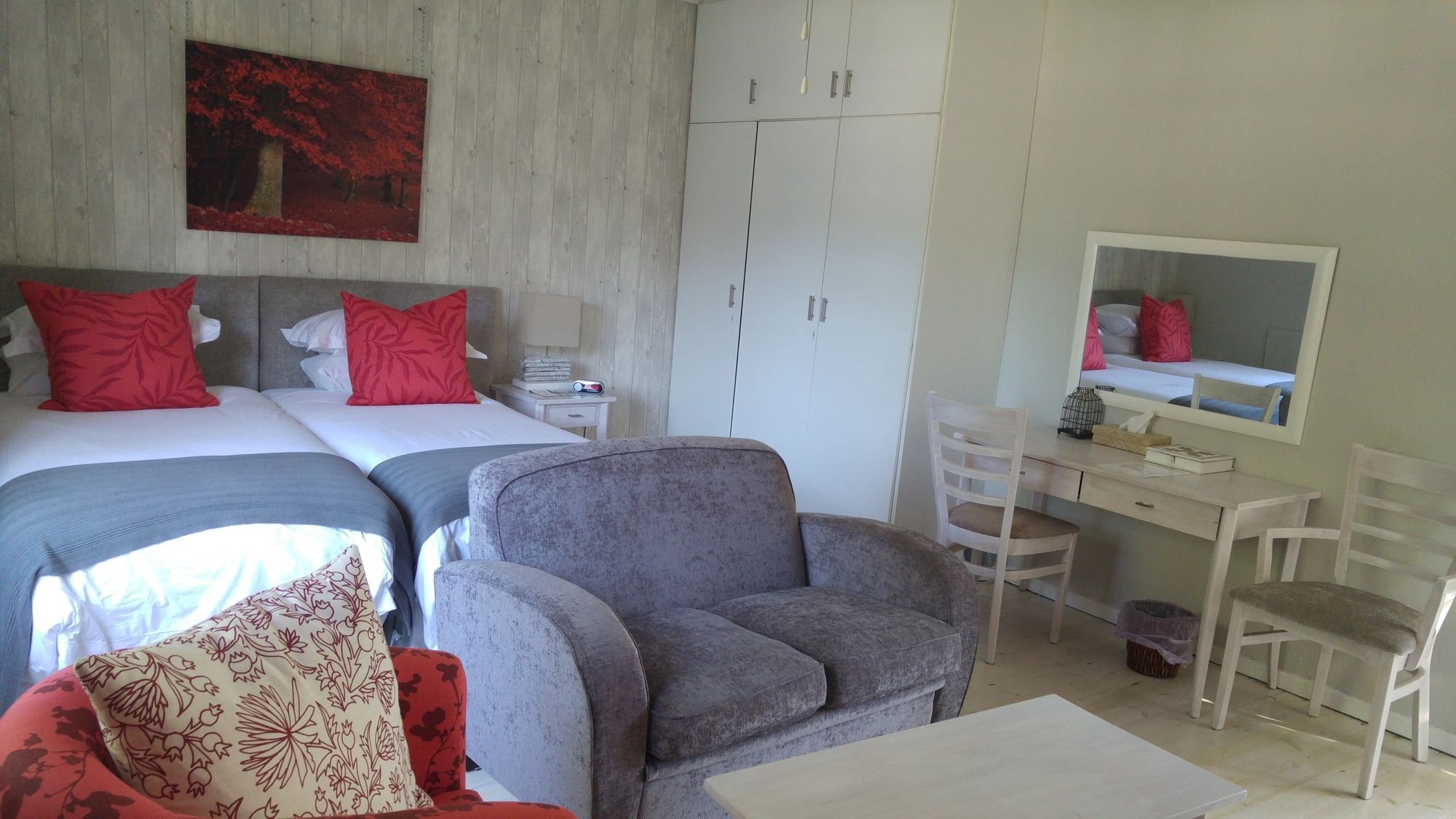 Lodge on Main Guest House and Conference Centre