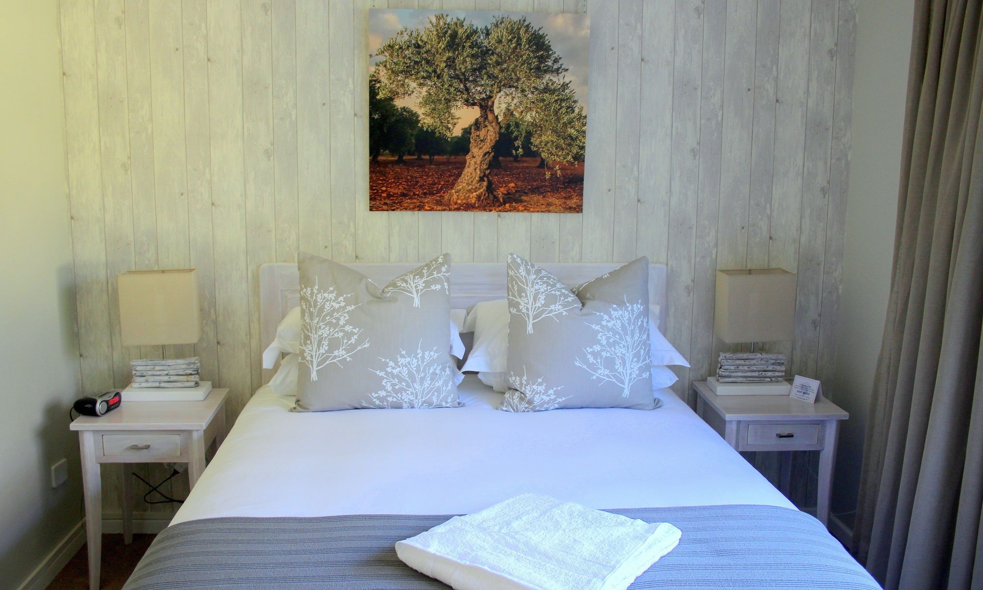Lodge on Main Guest House and Conference Centre