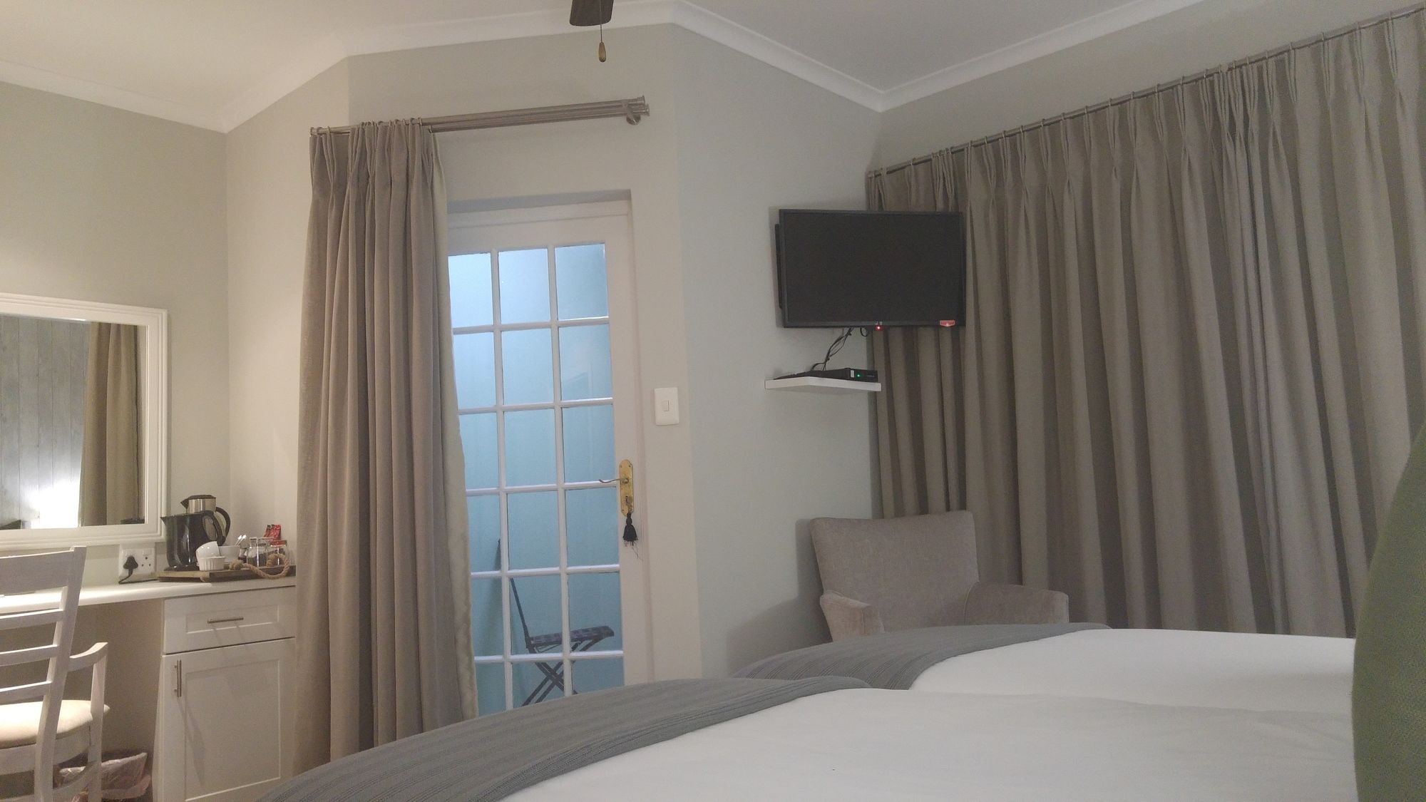 Lodge on Main Guest House and Conference Centre