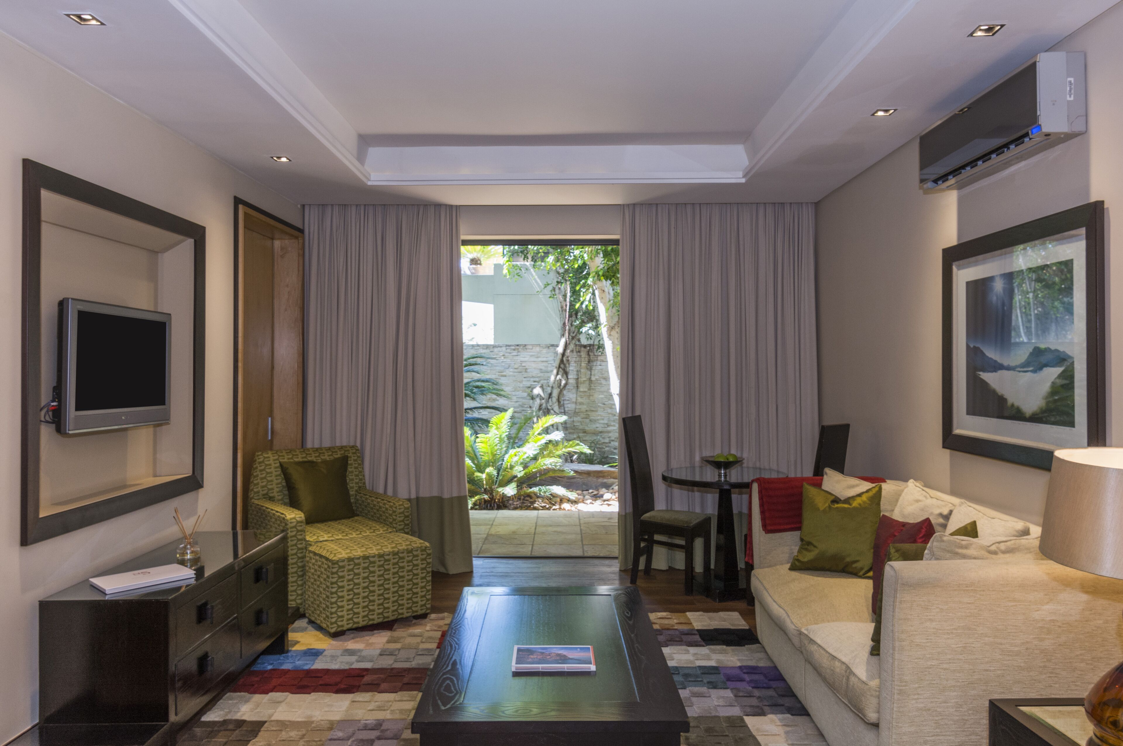 Mantis No5 Boutique Art Hotel