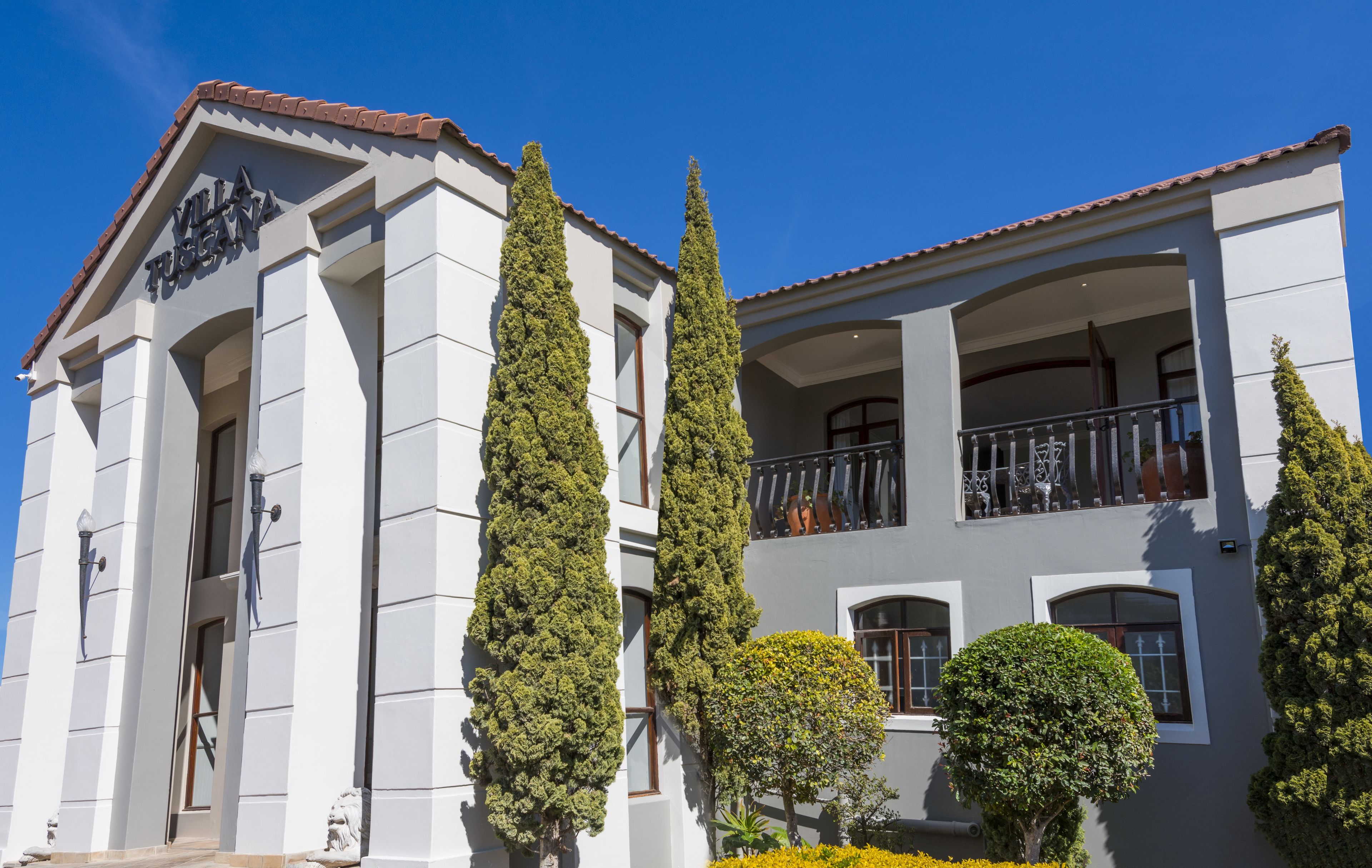 Villa Tuscana by Mantis