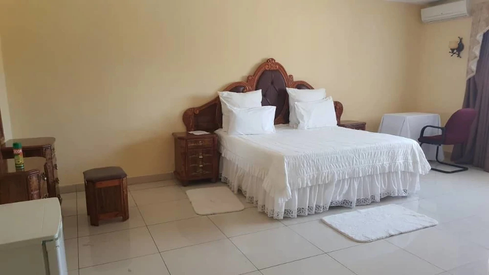 Twin Cave Lodge