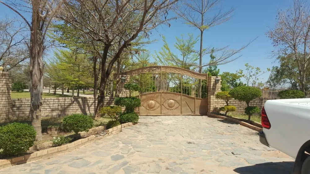 Twin Cave Lodge