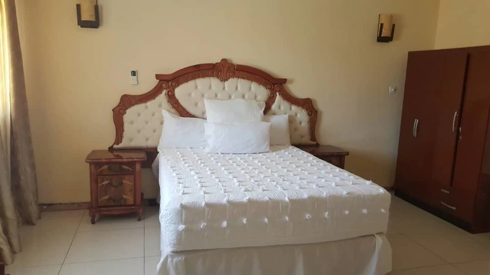 Twin Cave Lodge