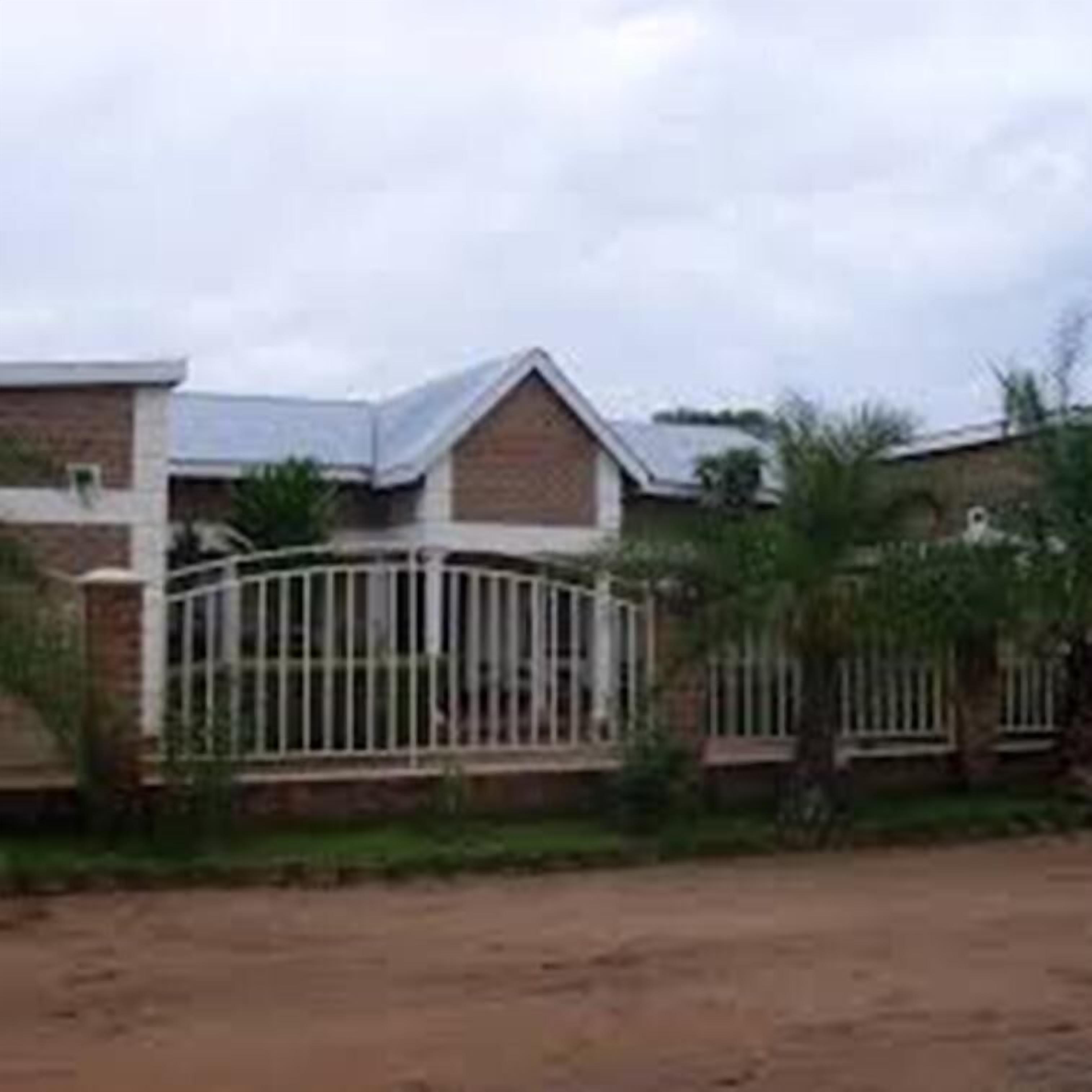 Zuus Lodge & Tours