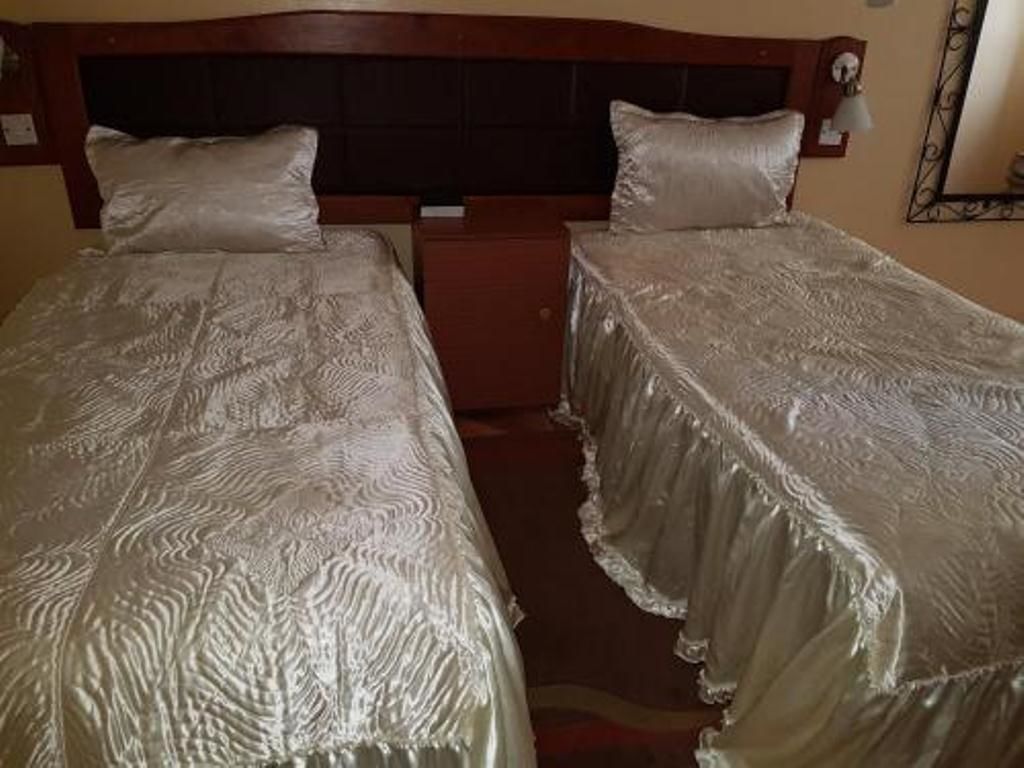 Zuus Lodge & Tours
