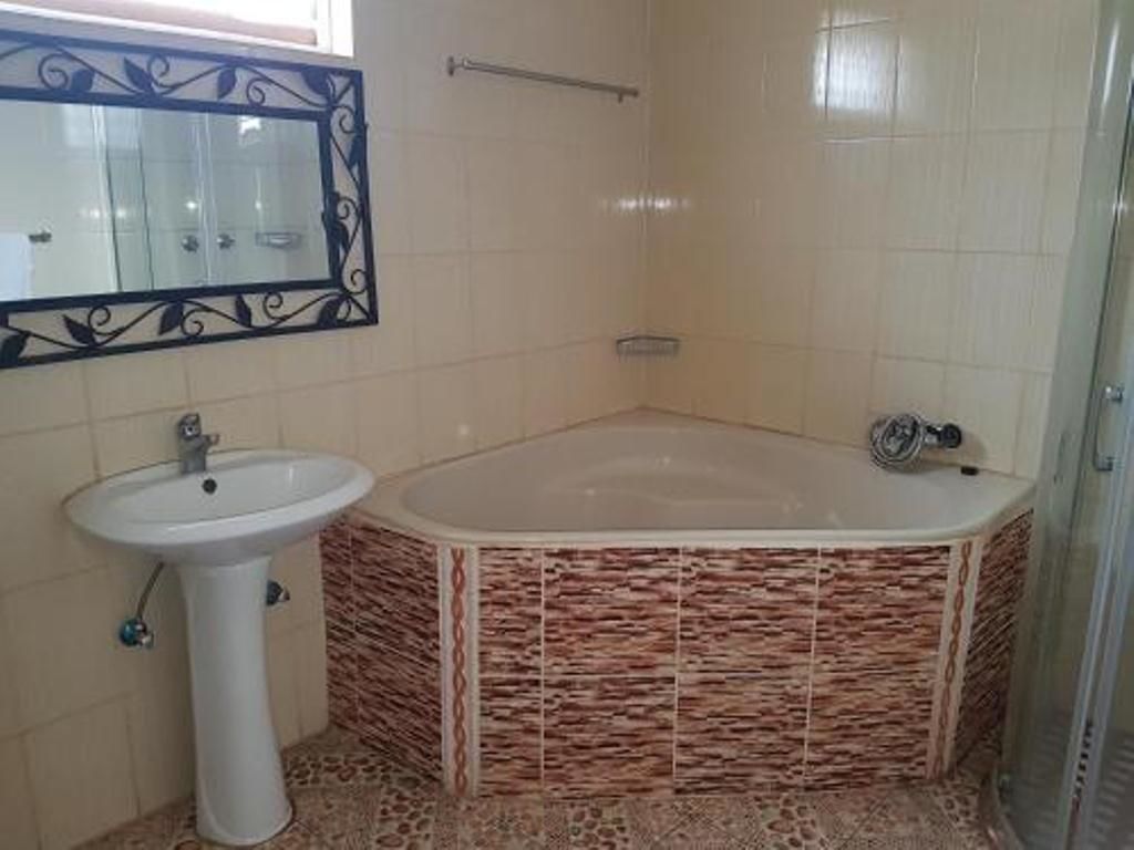 Zuus Lodge & Tours