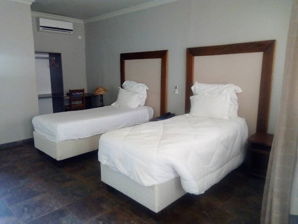 Pakali Lodges
