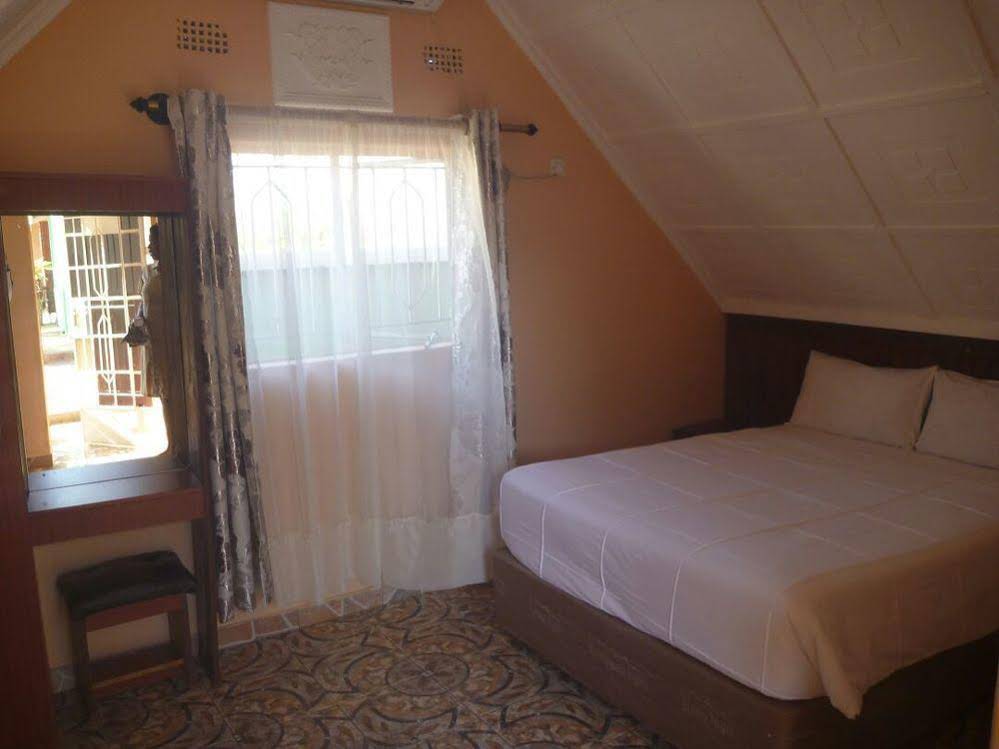 Sunset Junction Lodge & Tours