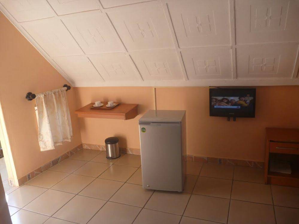 Sunset Junction Lodge & Tours