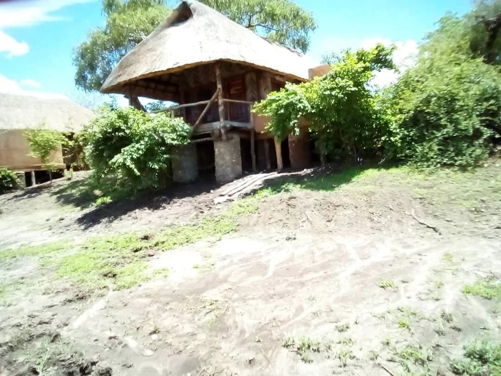 Mophy Budget Safari Lagoon Camp