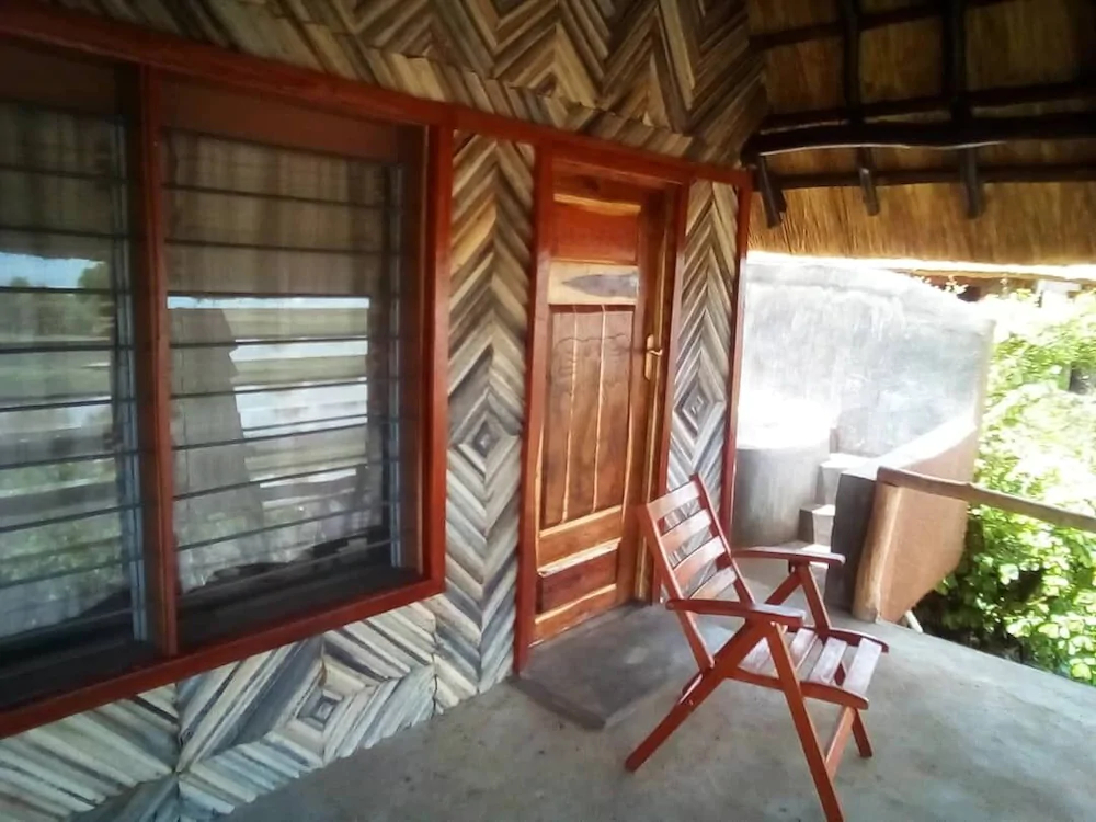 Mophy Budget Safari Lagoon Camp